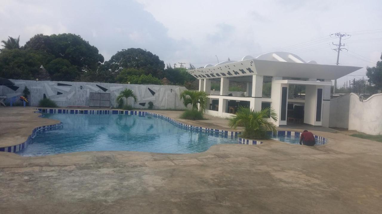 Peacock Park Hotel Укунда Экстерьер фото